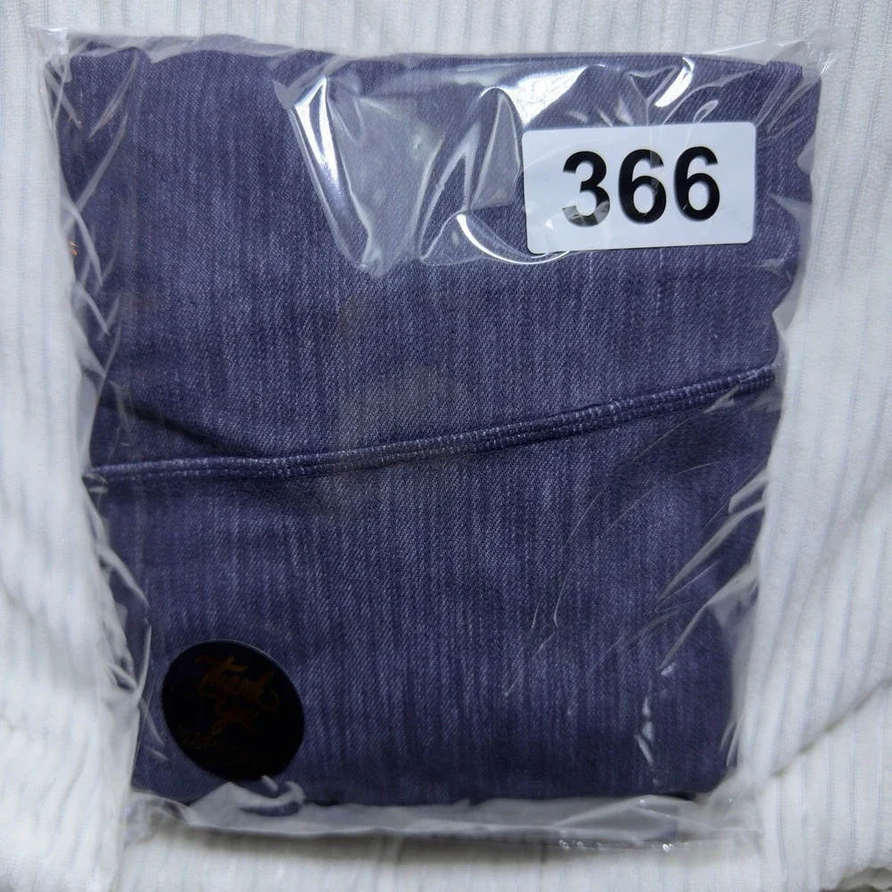 Lululemon 6 Snap Me Up Crop Side Button Indigo Heathered Slub Picot Capri Leggin